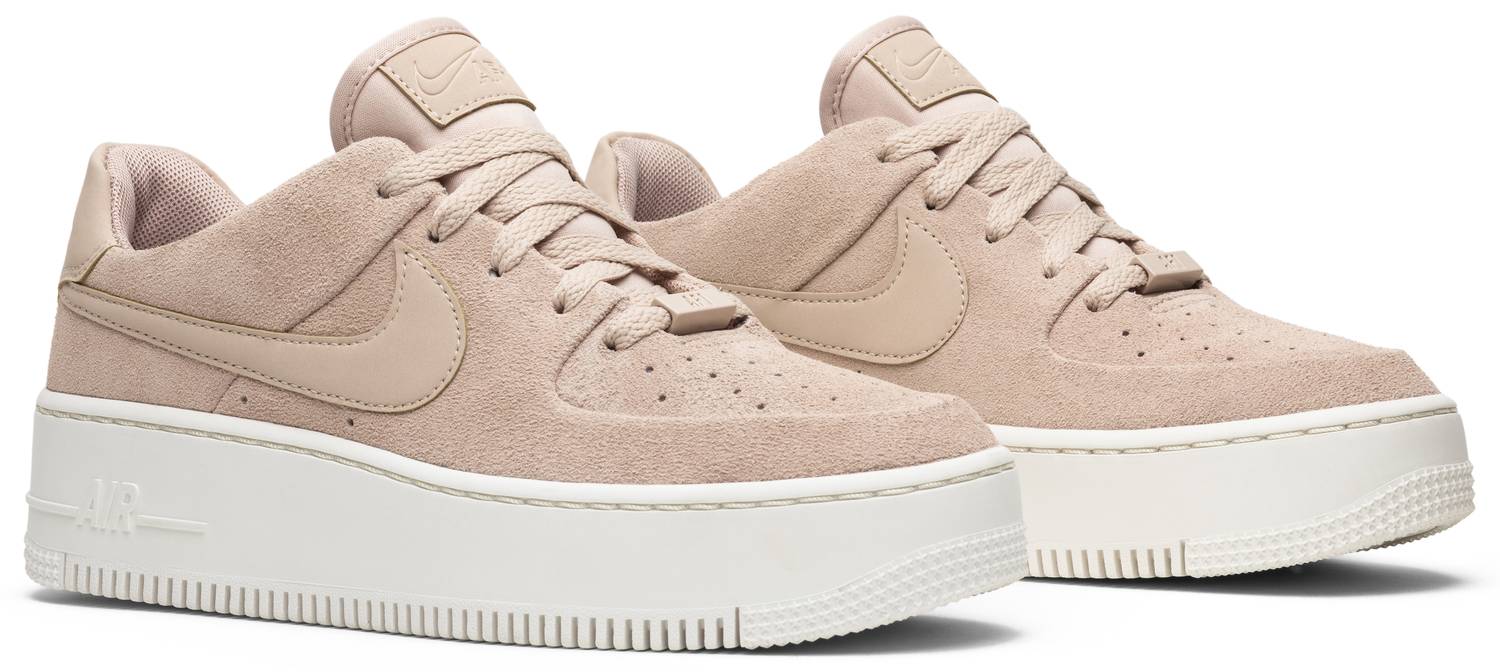 Tenis Nike Air Force 1 Sage Low Partivle Beige